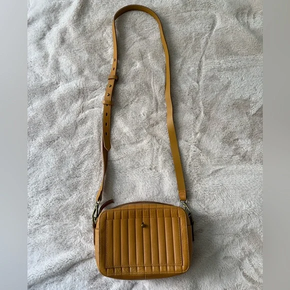 NWT Madewell The Transport Leather Camera Bag: Bubble Pleat Edition - Picture 5 of 12